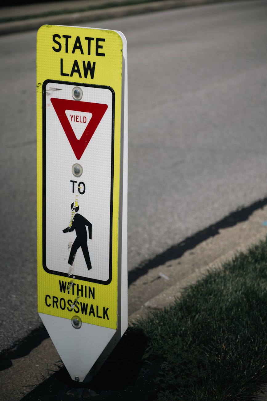 Chart showing corporate bond yields offering higher returns with investment risk.